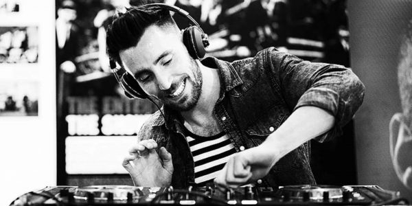 Ryan-Hand-DJ