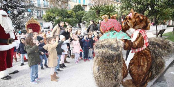 Christmas-Squirrel-Meet-And-Greet-Entertainers