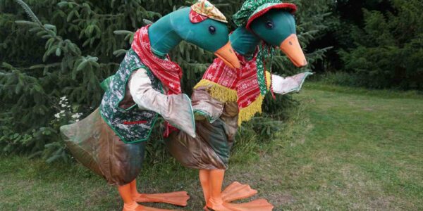 Duck-Entertainers-Wearing-Christmas-Scarves