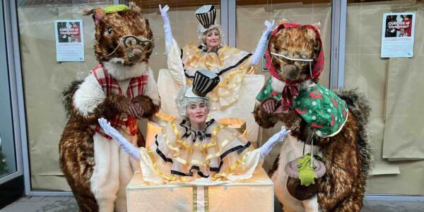 The-Christmas-Acorns-Walkabout-Entertainment