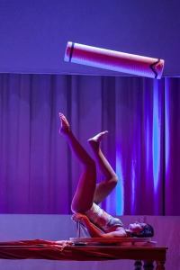UK-based foot juggler available to book for award ceremonies.