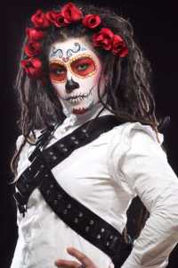 Halloween-themed face painter for hire. Book our professional face painter for Halloween-themed events in London & UK.