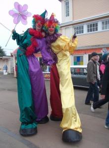 Walkabout clowns for hire. Our fun-filled Crazy Clowns are available to book for shopping centre events in the UK & London.