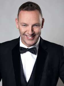 Our wedding magician & mind reader is available to hire for corporate events, trade shows or award dinners in London & the UK.