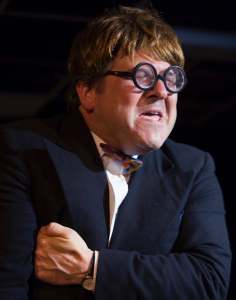 Hire our cabaret show agency in London & the UK.