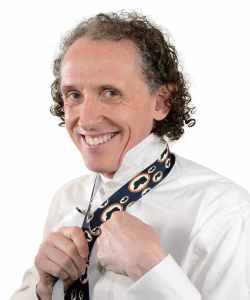 Our fantastic silhouettist is available to book for gala dinners in London & the UK.