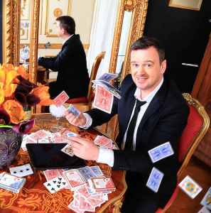 Professional Ipad illusionist for family friendly events.