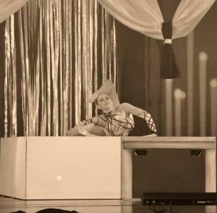 Contortionist for events. Book our acrobatic contortion show for award ceremonies in Italy & the UK.