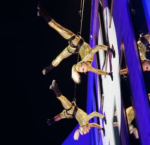 Vertical Wall Acrobatic Show for hire. Book our aerial acrobatic act for brand activations, corporate events or gala dinners in the UK & London.