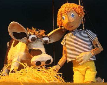 Children's puppet show for hire. Book Jack & the Chatty Beans Puppet Show for Easter events in the UK & London.