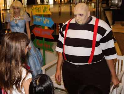Walkabout Alice in Wonderland character for hire. Our Tweedledee Character is available to book for children's events in London & the UK.