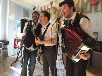 Roaming buskers available for hire in London and around the UK. Book our roaming buskers for your event.