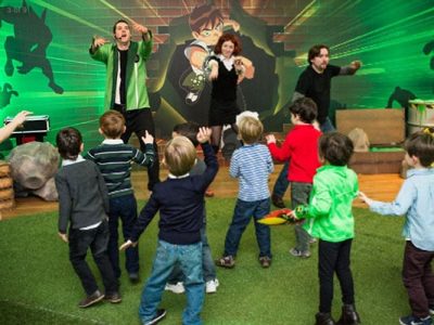 Children's Themed Shows for hire. Book our children's stage show for shopping centre events in London & the UK.