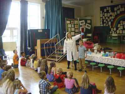 Kids party entertainment for hire in the UK.