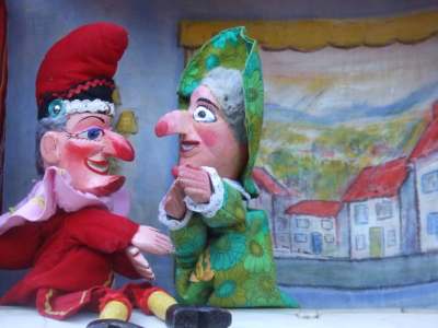 Punch & Judy street theatre show for hire. Book our children's entertainment for corporate family fun days in the UK & London.