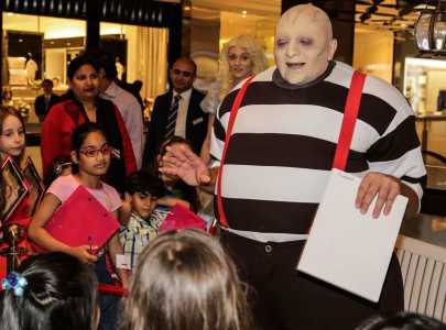 Alice in Wonderland walkabout character for hire. Book our Tweedledee Character for movie-themed events in the UK & London.