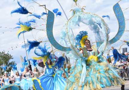 Carnival themed act to hire for family fun days in London and the UK