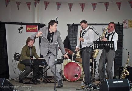 The Merry Mini Big Band 5