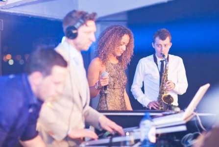 Professional dance music dj for hire in London and the UK