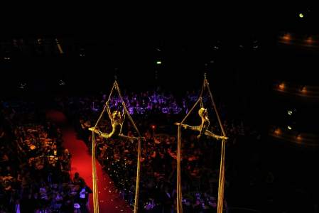 Book our acrobatic aerial duo for award ceremonies or gala dinners in Bristol & the UK.