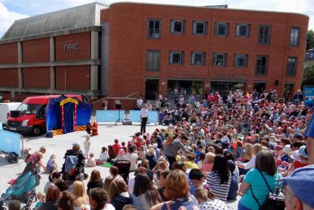 Twisted Circus Shows for hire. Book our circus show for children's events in the UK & London.