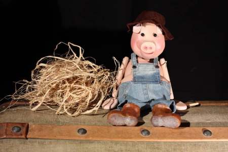 Children's puppet show for hire. Book our Three Little Pigs Puppet Show for shopping centre events in the UK & London.