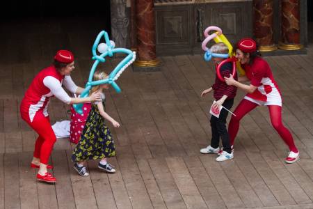 Balloon Modellers for hire. Book our Creative Balloon Show for children's parties in the UK & London.