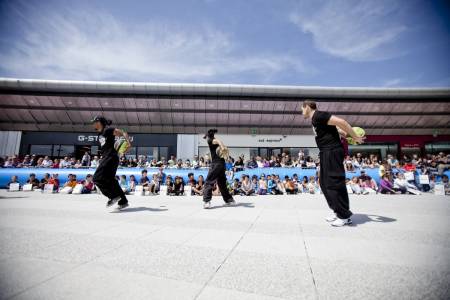Freestyle Basketball Show for hire. The Urban Basketball Show is available to book for family fun days in London & the UK.