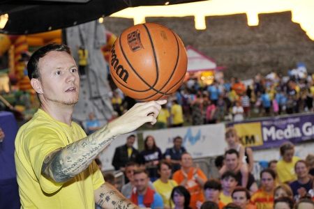 Basketball Freestylers for hire. Book our basketball entertainment for family fun days in London & the UK.