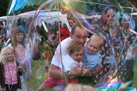 Family fun day entertainment for hire. Book The Bubble Man for children's events in the UK & London.