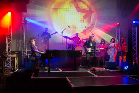 After dinner entertainment for weddings and venues.