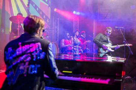 Book an Elton John tribute shows for your next private event.