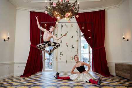 Our harlequin ballet dancers will entertain with their dance ability