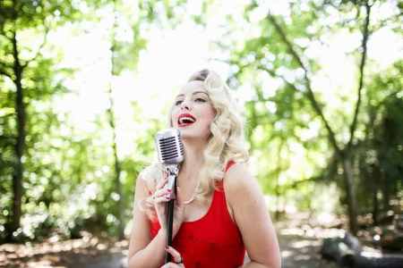 Jazz Singer Megan 1