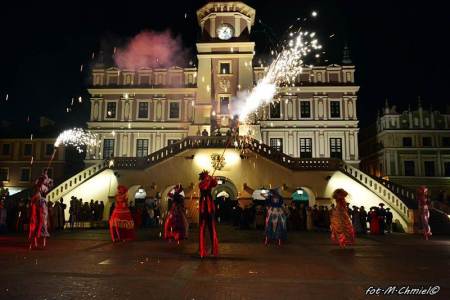 Hire these walkabout performers for your next parade event