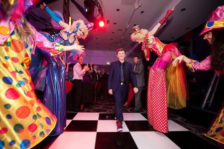 Professional stilt walkers for hire for carnivals. Book our talented stilt walkers today.