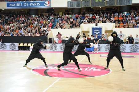 Urban Basketball Show for hire. Our freestyle basketball show is available to hire for award ceremonies in London & the UK.