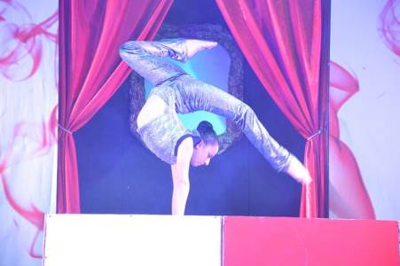Book our circus contortionist for gala dinners in the UK & Italy.