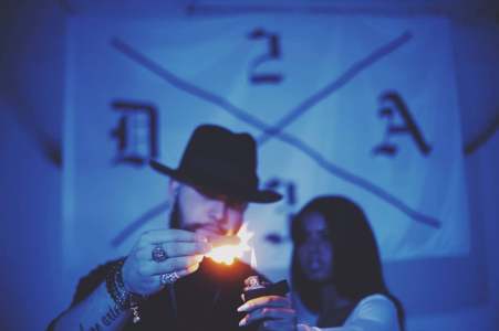 Close-up magicians and artists for hire. Book our professional entertainment today.