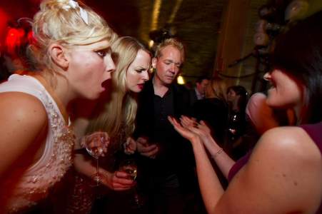 Mentalist & magician for hire. Book our mind reading magician for gala dinners in the UK & London.