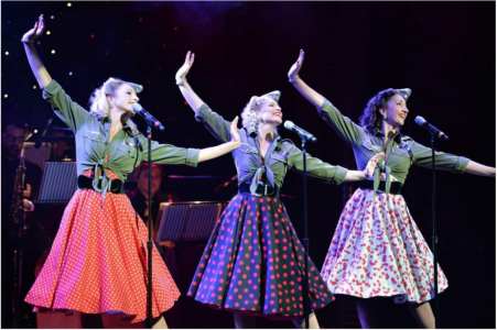 UK-based 1940's singing trio for hire. Book our 1940's-themed wartime tribute act for World War 2-themed events in the UK.