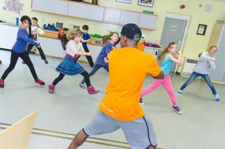 Children's Dance Parties for hire. Book our themed dance parties for shopping centre events, children's parties or Star Wars-themed events in London & the UK.
