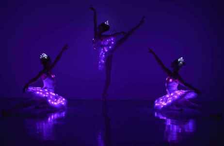 ledballetdancers.4