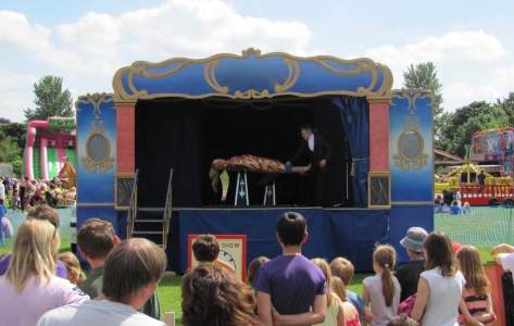 Travelling Magic Show for hire. Book our magician for shopping centre events in London & the UK.