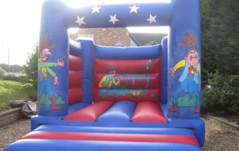 Hire our children's bouncy castle for shopping centre events in London & the UK.