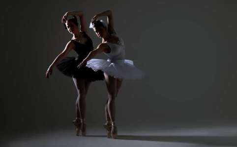 Book our contemporary and traditional ballet dancers for your corporate function or gala dinner in London & the UK.
