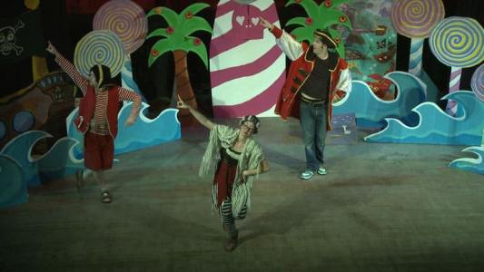 Children's performer for hire. Book our children's stage show for corporate family fun days in London & the UK.