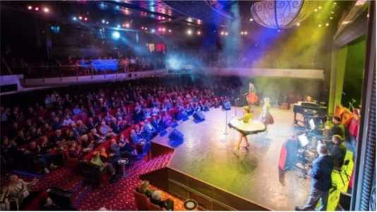 Hire our wartime tribute act for private events in London & the UK.