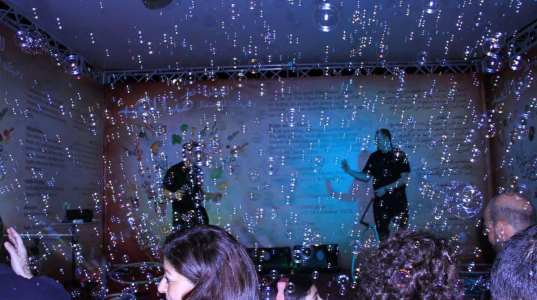 Hire our bubble show entertainment for children's parties across the UK.