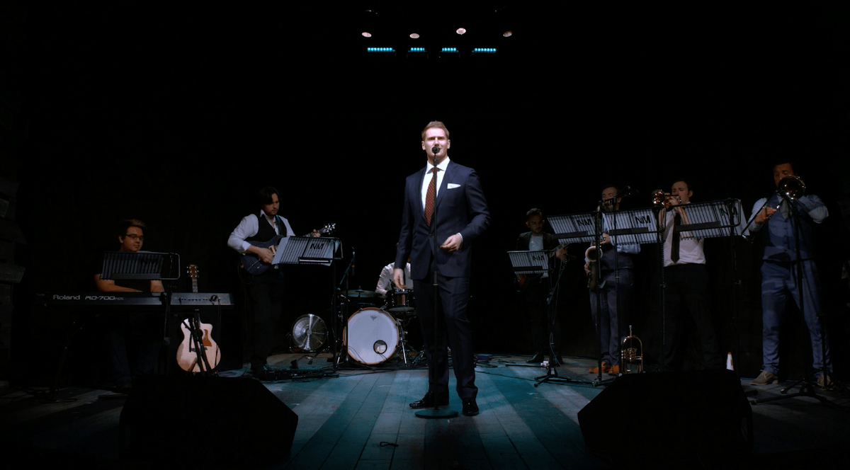 Buble cover singer for hire. Book our Motown singer for award ceremonies in the UK & London.